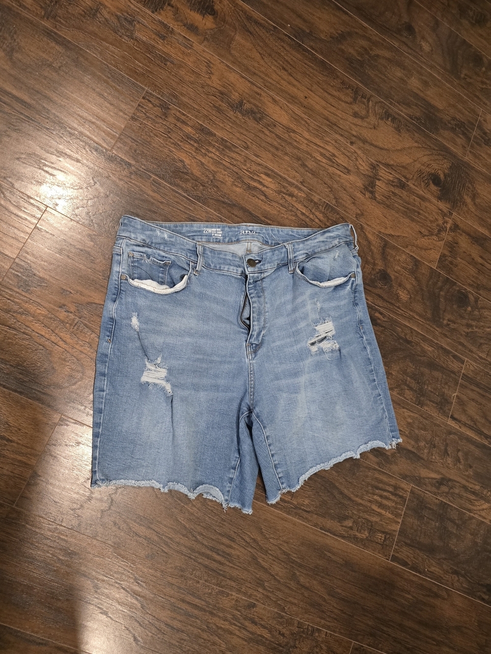 a.n.a. | Distressed Denim Shorts 22W